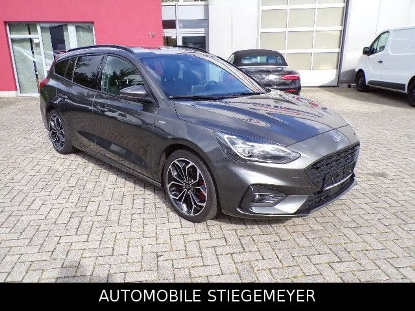 Ford Focus Turnier ST-Line X Grau - 1