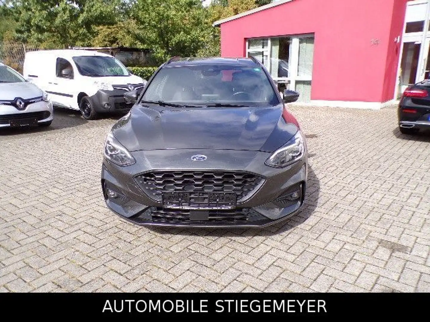 Ford Focus Turnier ST-Line X Grau - 2