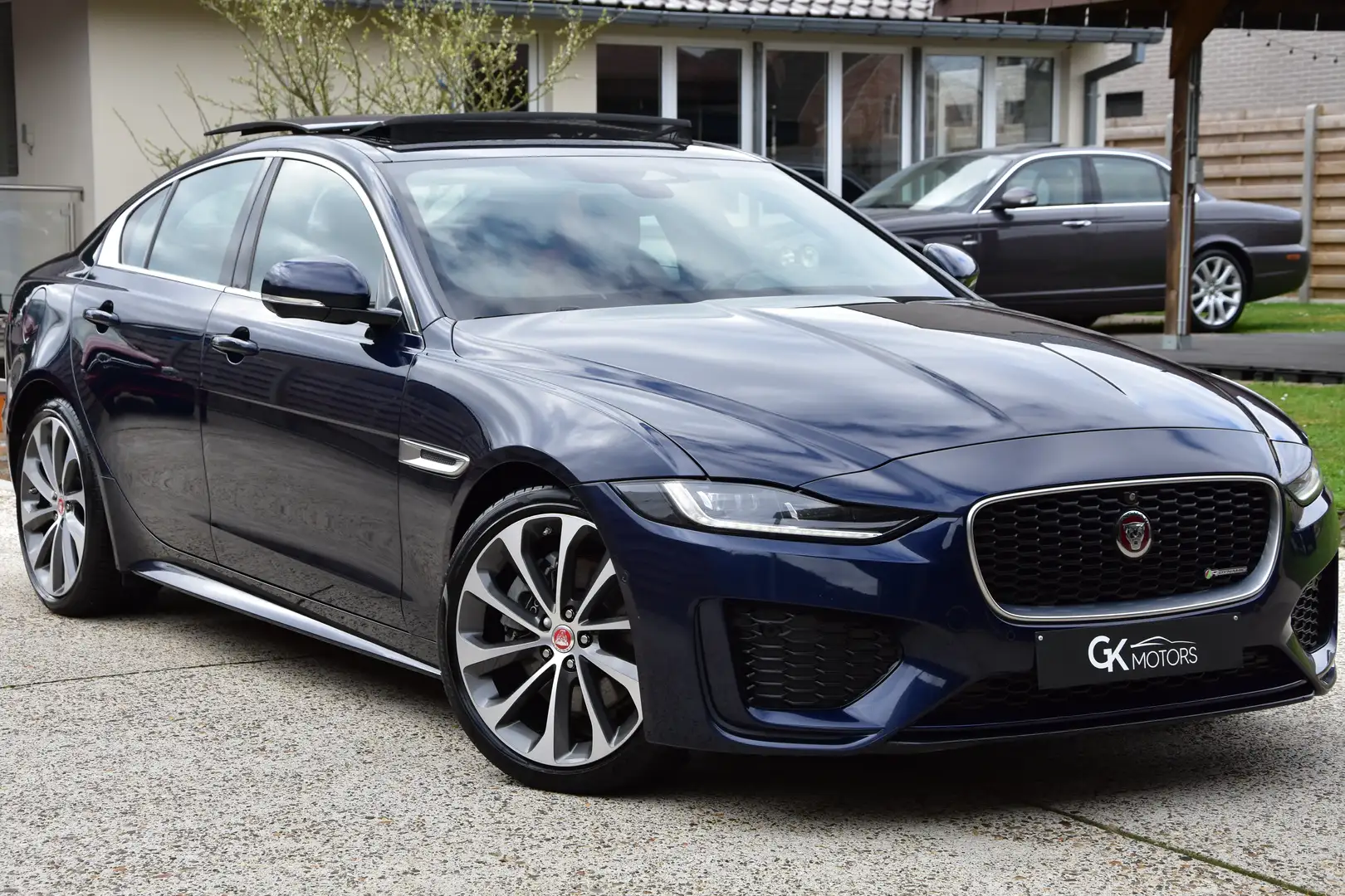 Jaguar XE 2.0d MHEV D200 R-Dynamic S PANORAMA Meridian FULL Bleu - 2