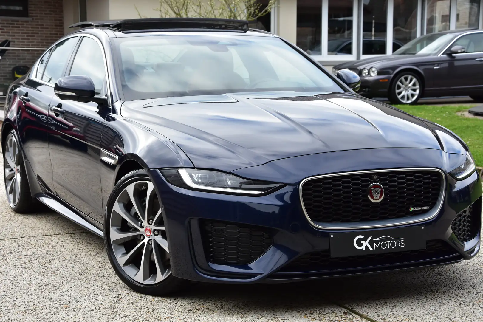 Jaguar XE 2.0d MHEV D200 R-Dynamic S PANORAMA Meridian FULL Bleu - 1