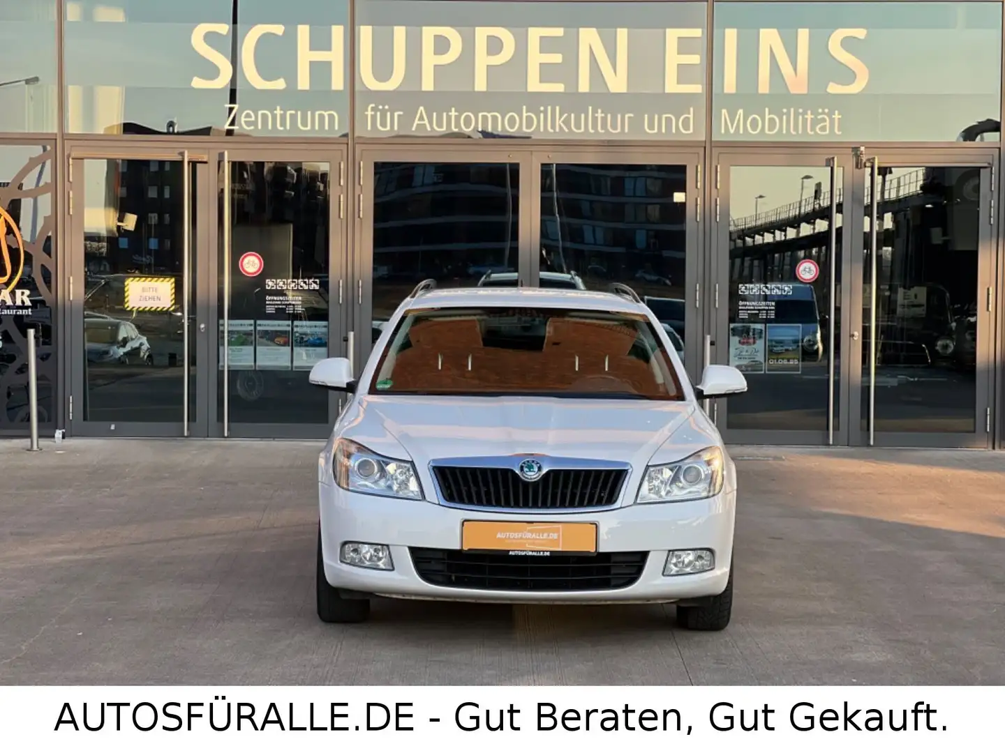 Skoda Octavia *Combi*Best of*Motor 2,0 Ltr.*AHK*SH*TOP! Weiß - 2