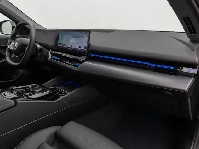 BMW 5 Series view 23