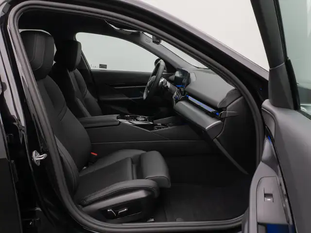 BMW 5 Series view 24