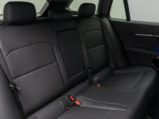 BMW 5 Series view 28