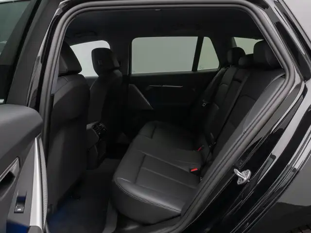 BMW 5 Series view 25