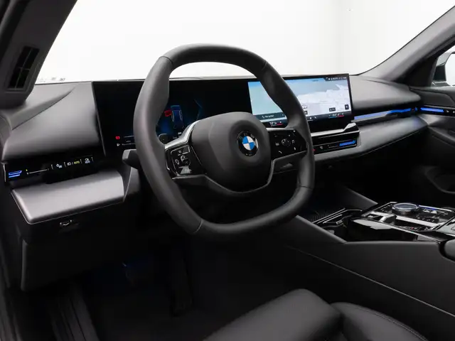 BMW 5 Series view 20