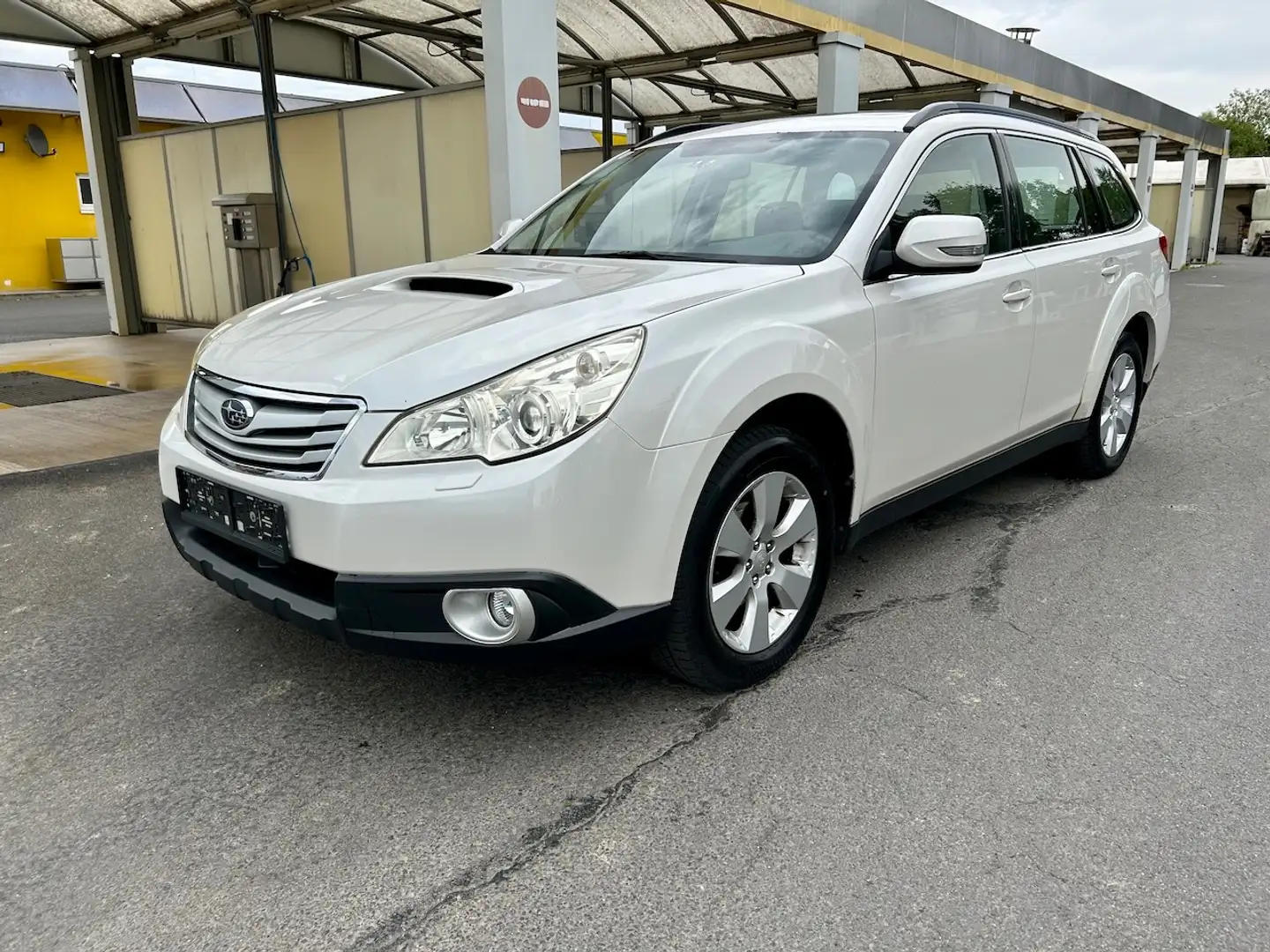 Subaru OUTBACK Outback Comfort Touring Wagon 2,0 D AWD Weiß - 1