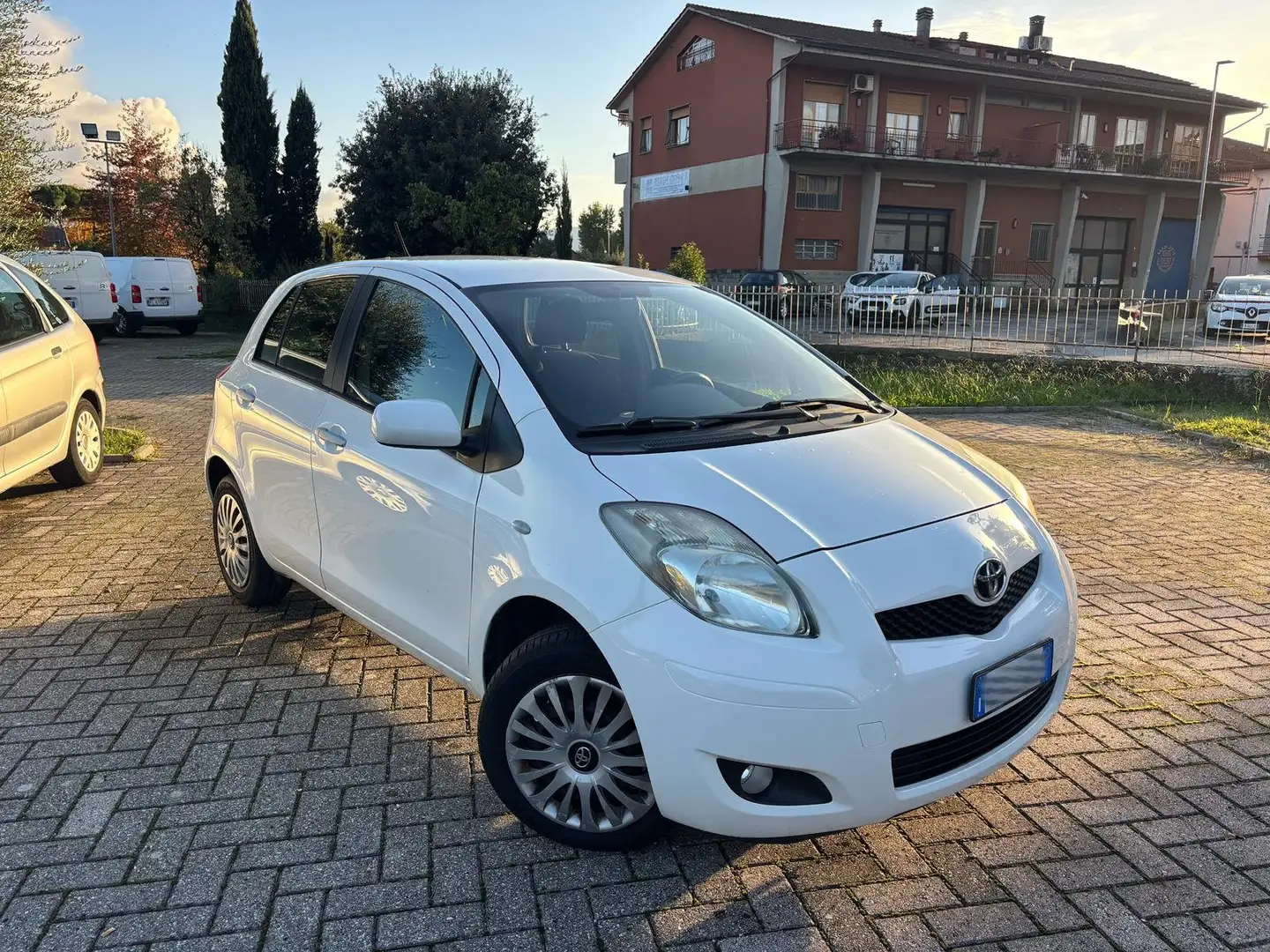 Toyota Yaris Yaris II 2005 5p 1.0 Sol my10 Bianco - 1