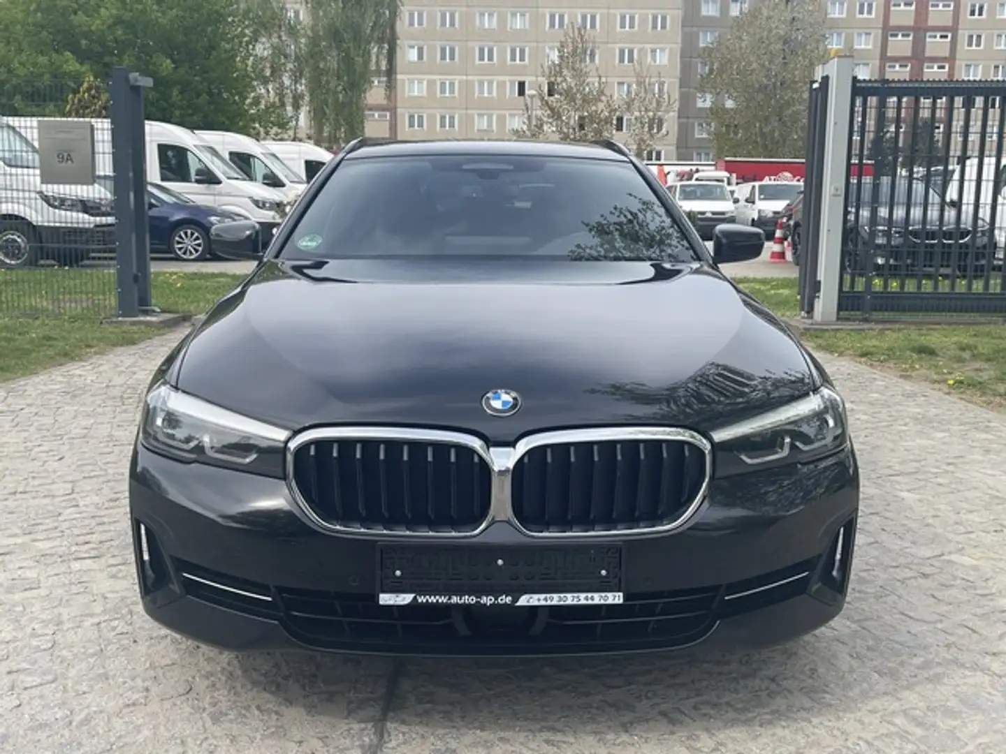 BMW 520 520d T xDrive *Standheizung*DAB* Schwarz - 2