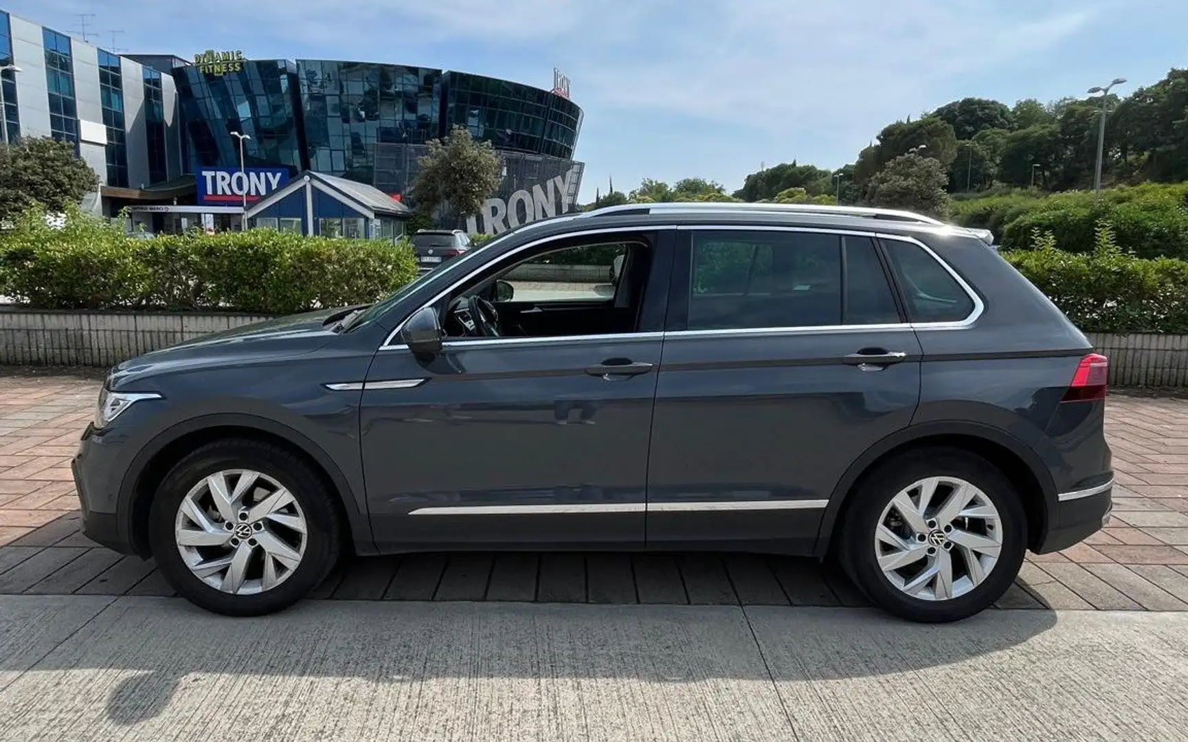 Volkswagen Tiguan Tiguan II 2021 2.0 tdi Elegance 150cv dsg Grigio - 2