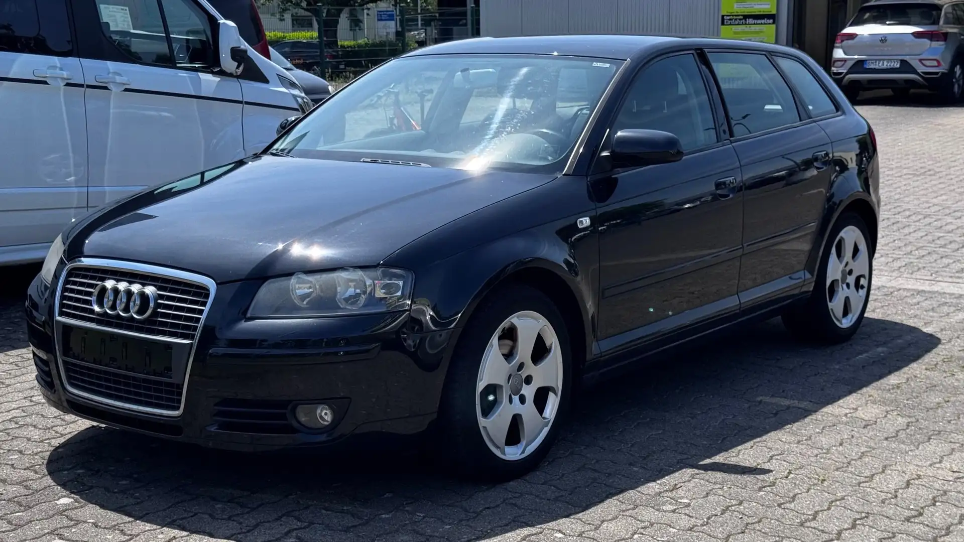 Audi A3 1.6 FSI Ambition Sitzheizung, KLIMAAUTOMATIK, PDC Schwarz - 1
