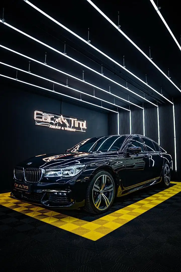 BMW 750 750d xDrive Aut. Noir - 1