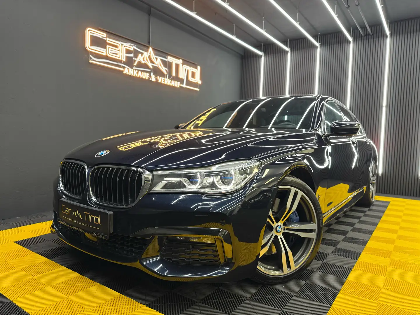 BMW 750 750d xDrive Aut. Schwarz - 2