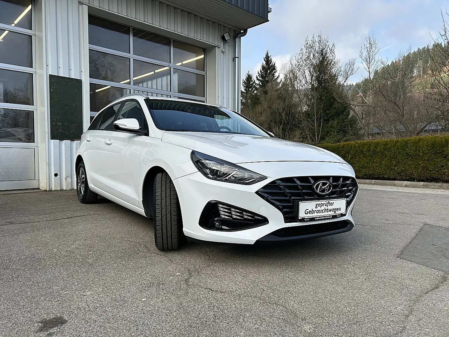 Hyundai i30 CW 1,0 T-GDI i-Line Plus Weiß - 2