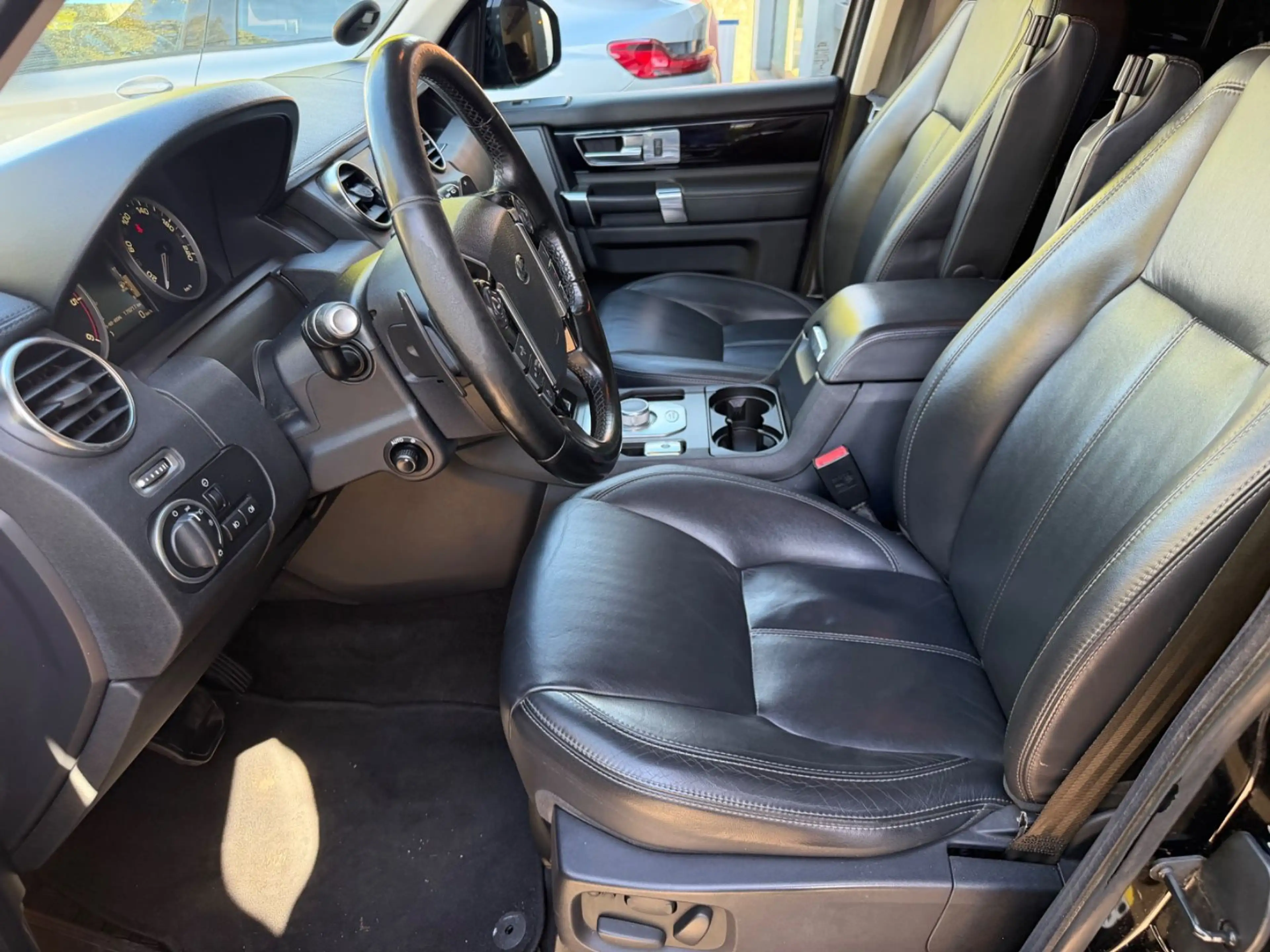 Land Rover Discovery 4 HSE SDV6 /// 1 Hand /// 7 Sitze /// — photo 12