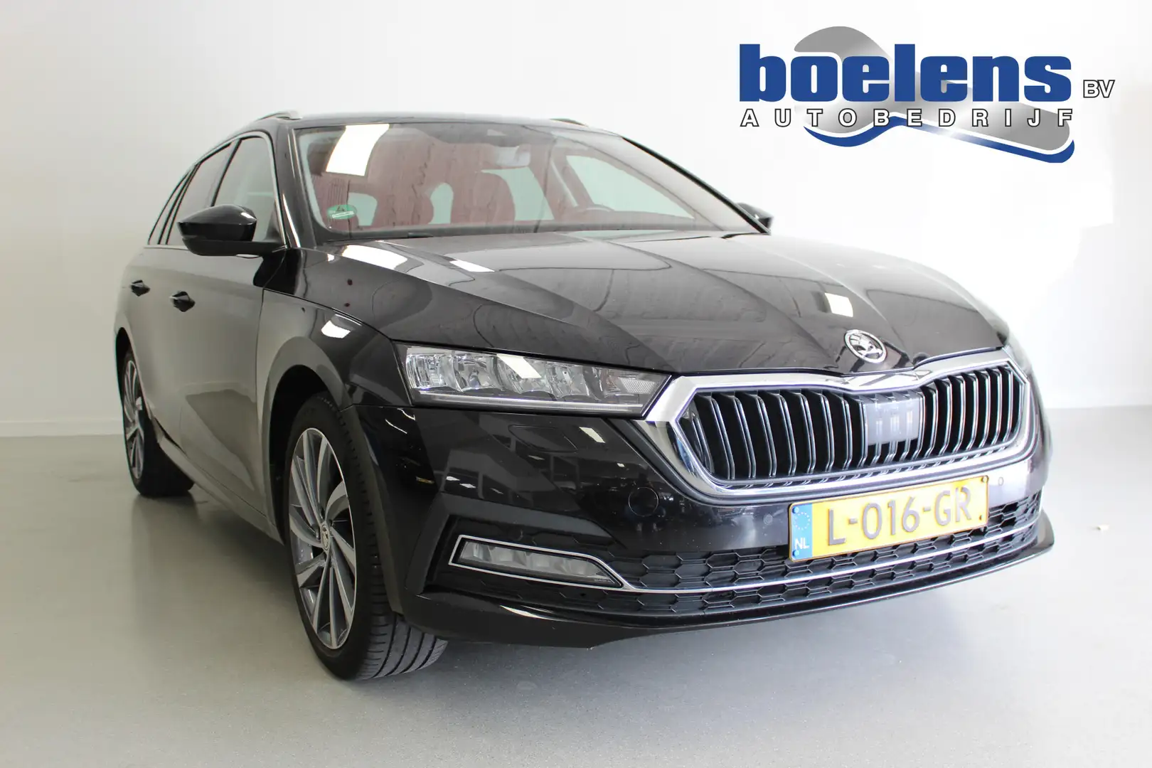 Skoda Octavia Combi 1.0 e-TSI Business Edition Plus | AFN-TRHAAK Zwart - 1