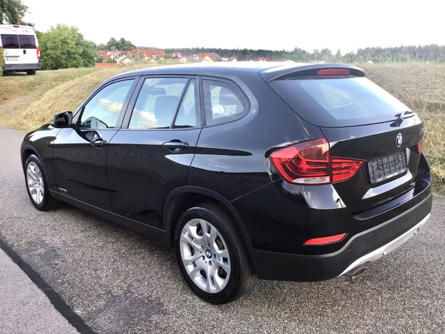 BMW X1 18d xDrive Allrad - Facelift * Modell 2014 ! Zwart - 2