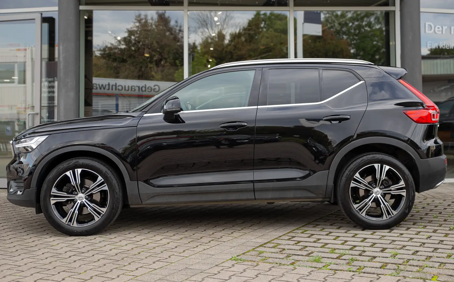 Volvo XC40 T4 Inscription Schiebedach*ACC*360°*Leder*Blis* Schwarz - 2