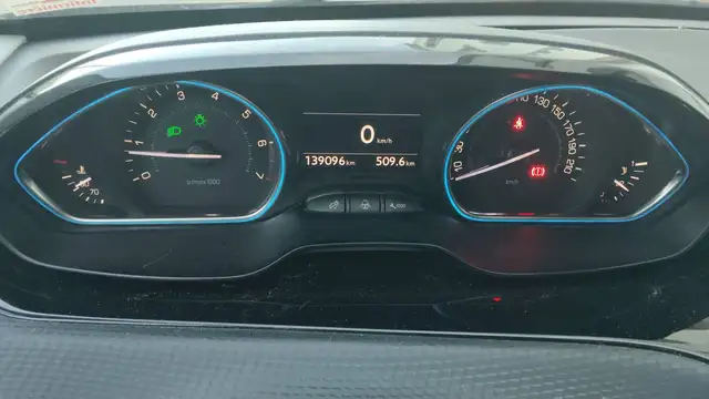Peugeot 2008 view 12