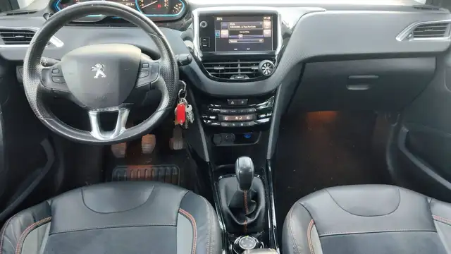 Peugeot 2008 view 11