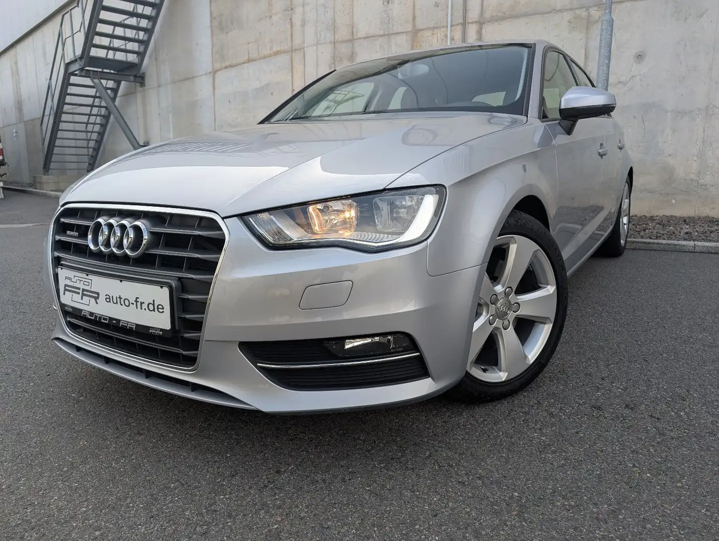 Audi A3 Sportback quattro 1.8TFSI 179PS DSG AHK Silber - 2