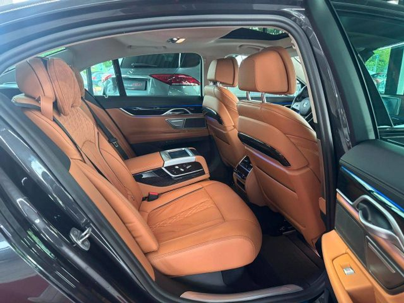 BMW 745 e Exterieurdesign Pure Excellence°Head up° — photo 10