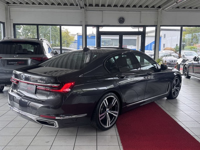 BMW 745 e Exterieurdesign Pure Excellence°Head up° — photo 4