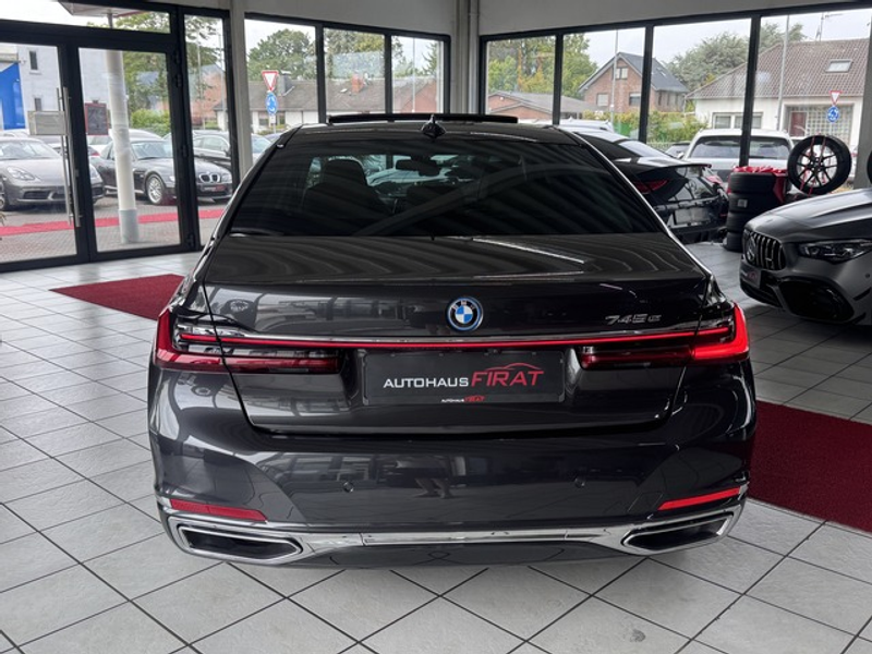 BMW 745 e Exterieurdesign Pure Excellence°Head up° — photo 3