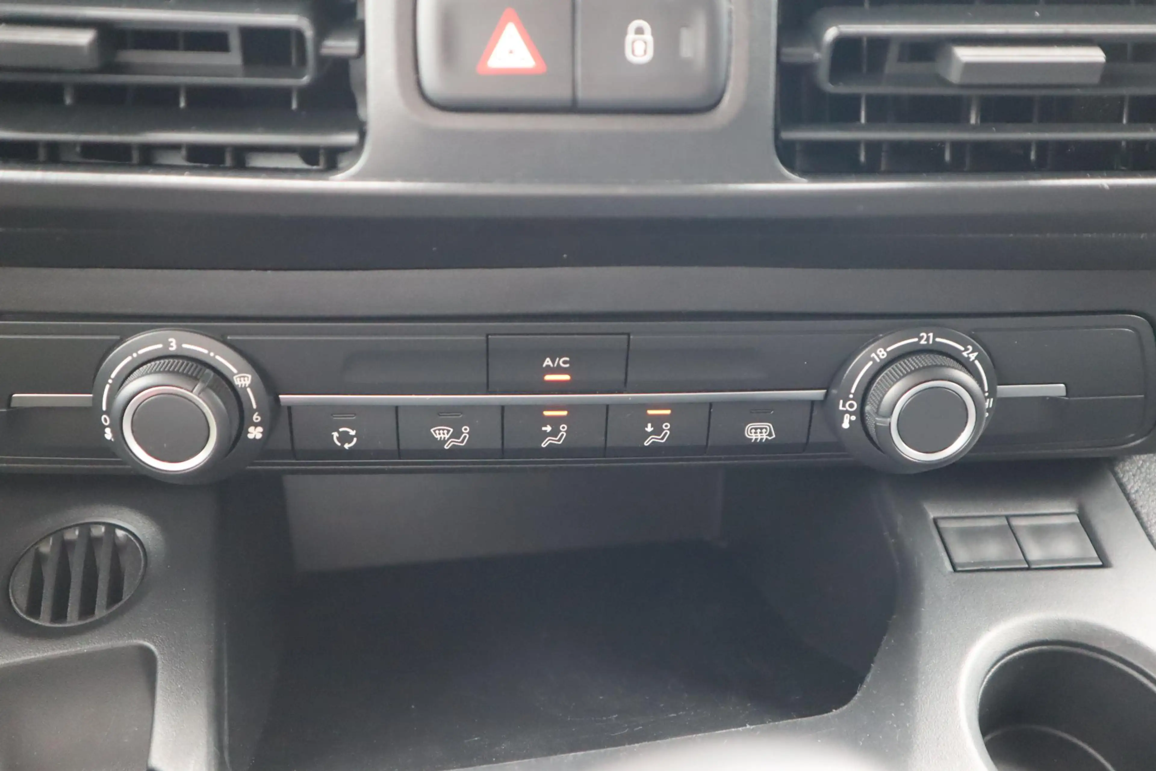 Toyota Proace City 1.5 D-4D COOL L2 3-PERS AIRCO CRUISE BETIMMERD P-S — photo 24