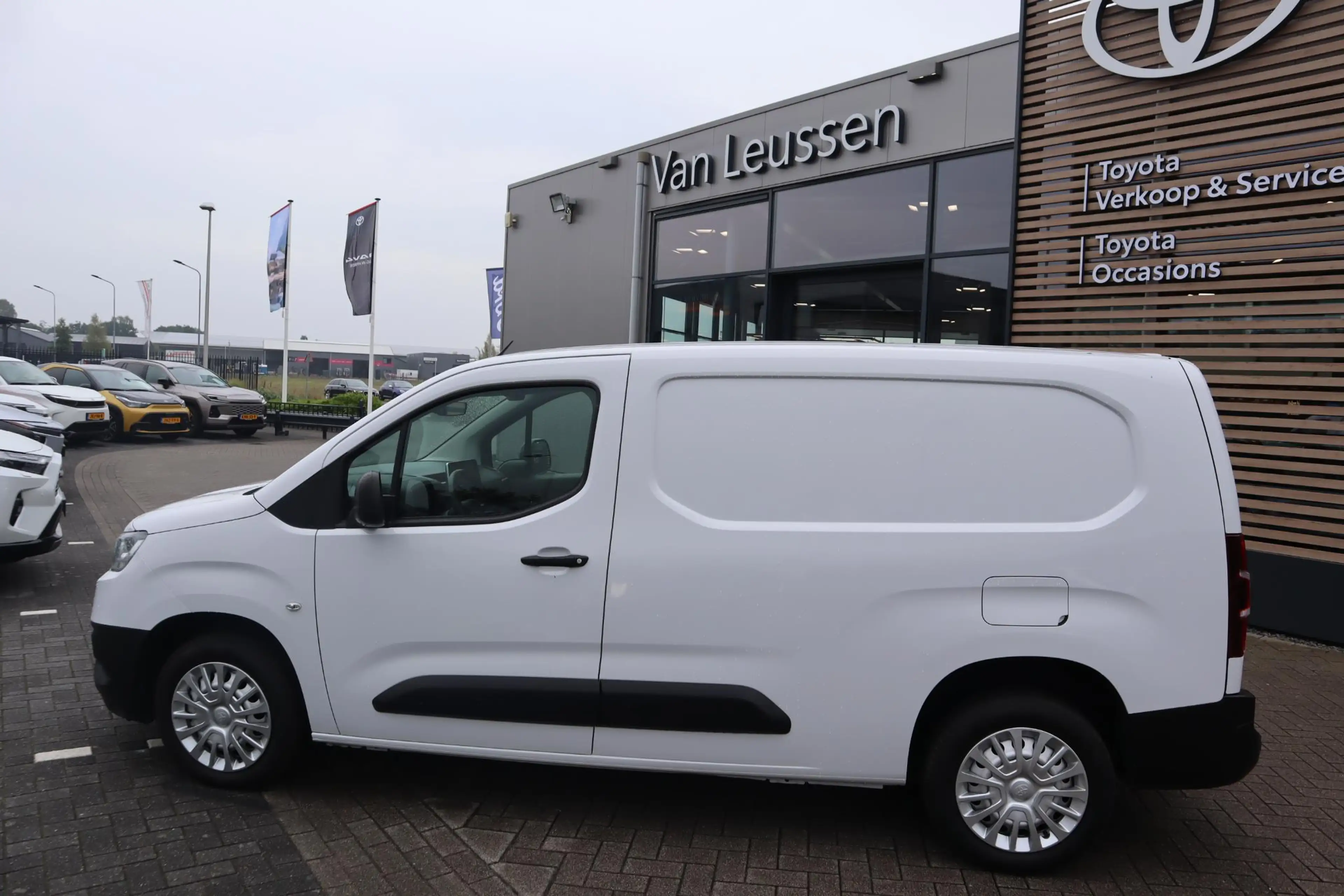 Toyota Proace City 1.5 D-4D COOL L2 3-PERS AIRCO CRUISE BETIMMERD P-S — photo 2