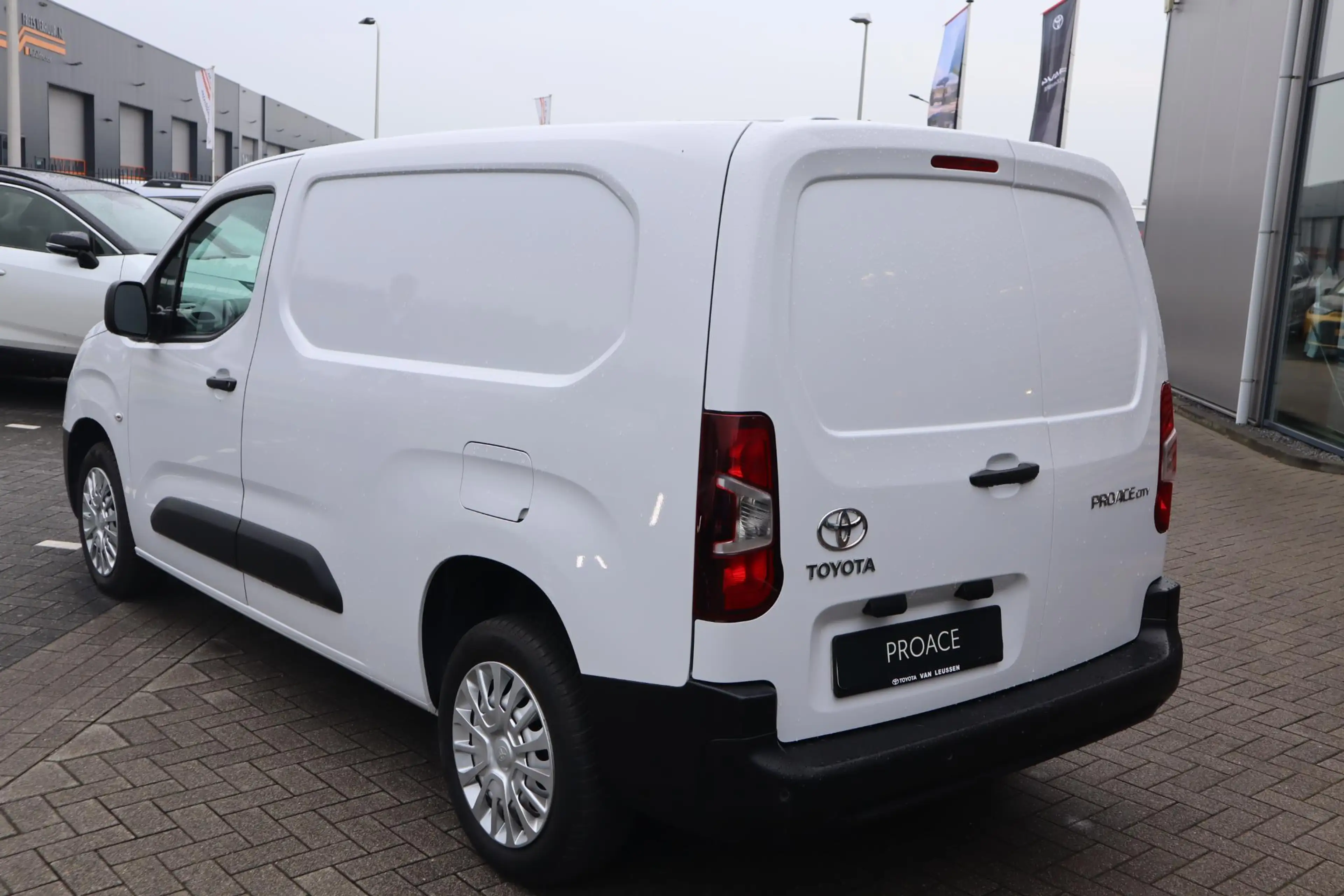Toyota Proace City 1.5 D-4D COOL L2 3-PERS AIRCO CRUISE BETIMMERD P-S — photo 3
