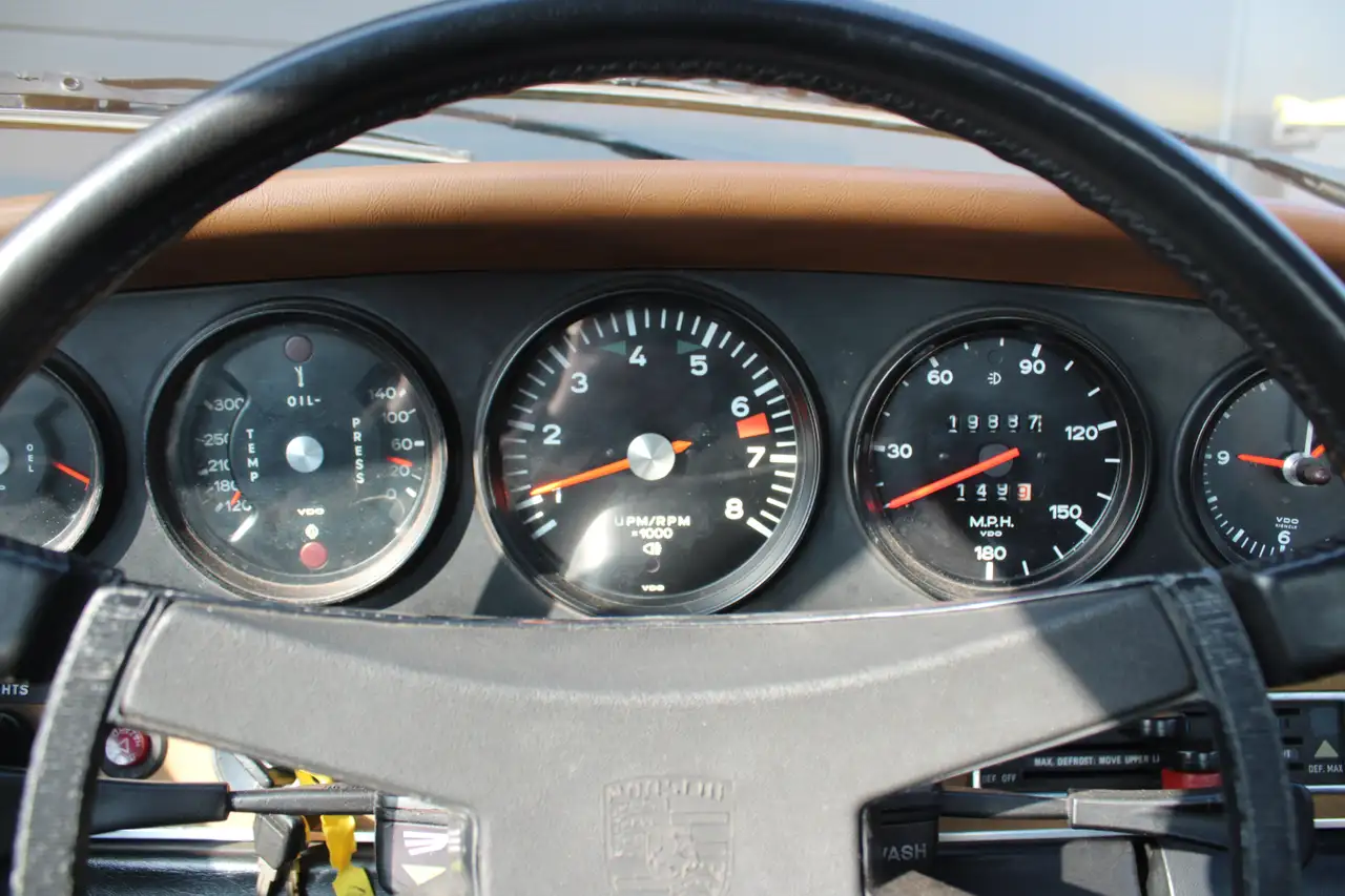 Porsche 911 T Targa 2,4 MFI schwarz, foto 5