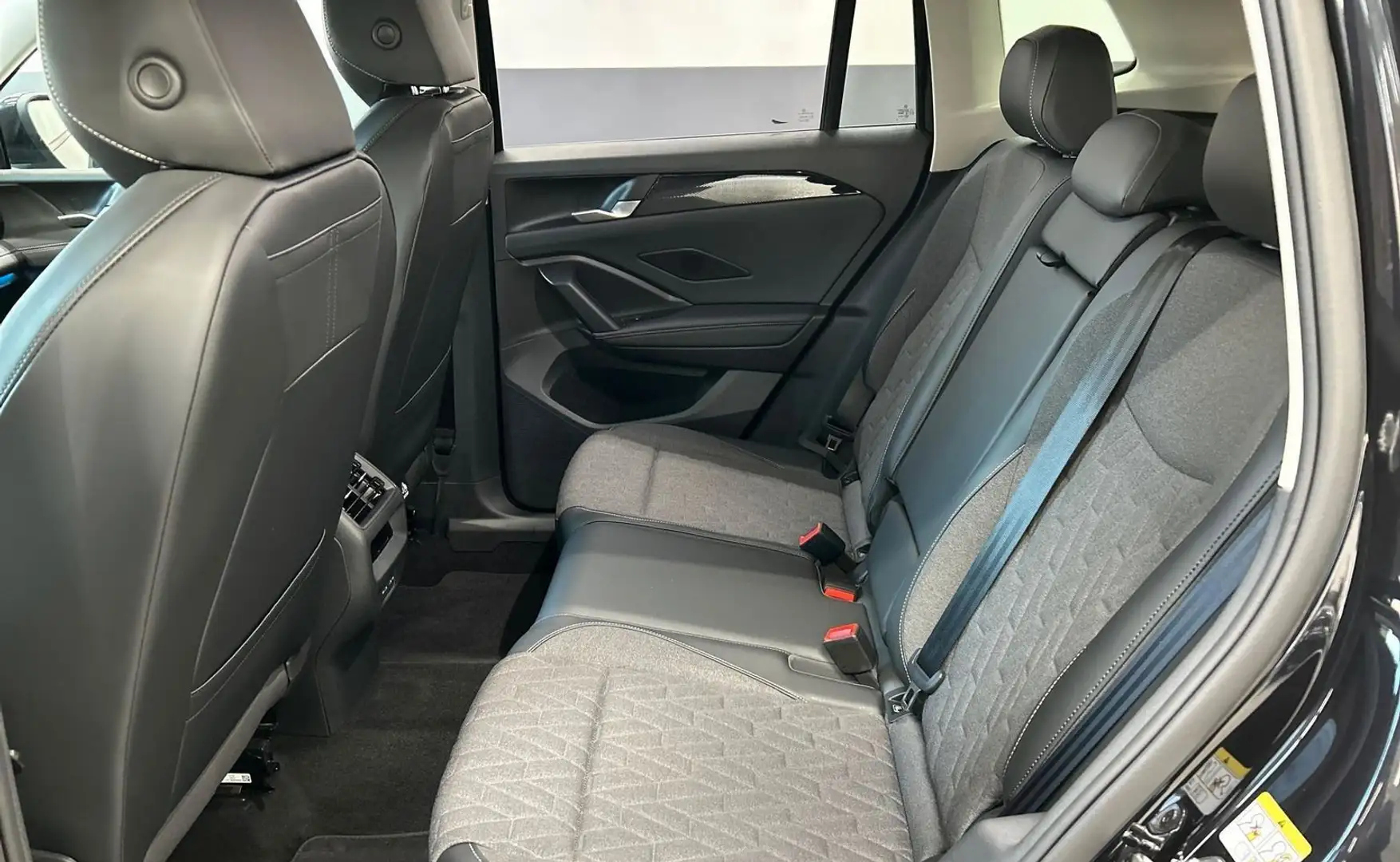 Volkswagen Tiguan 2.0 TDI 110 kW Life, DIGITAL, GARANTIE Negro - 2