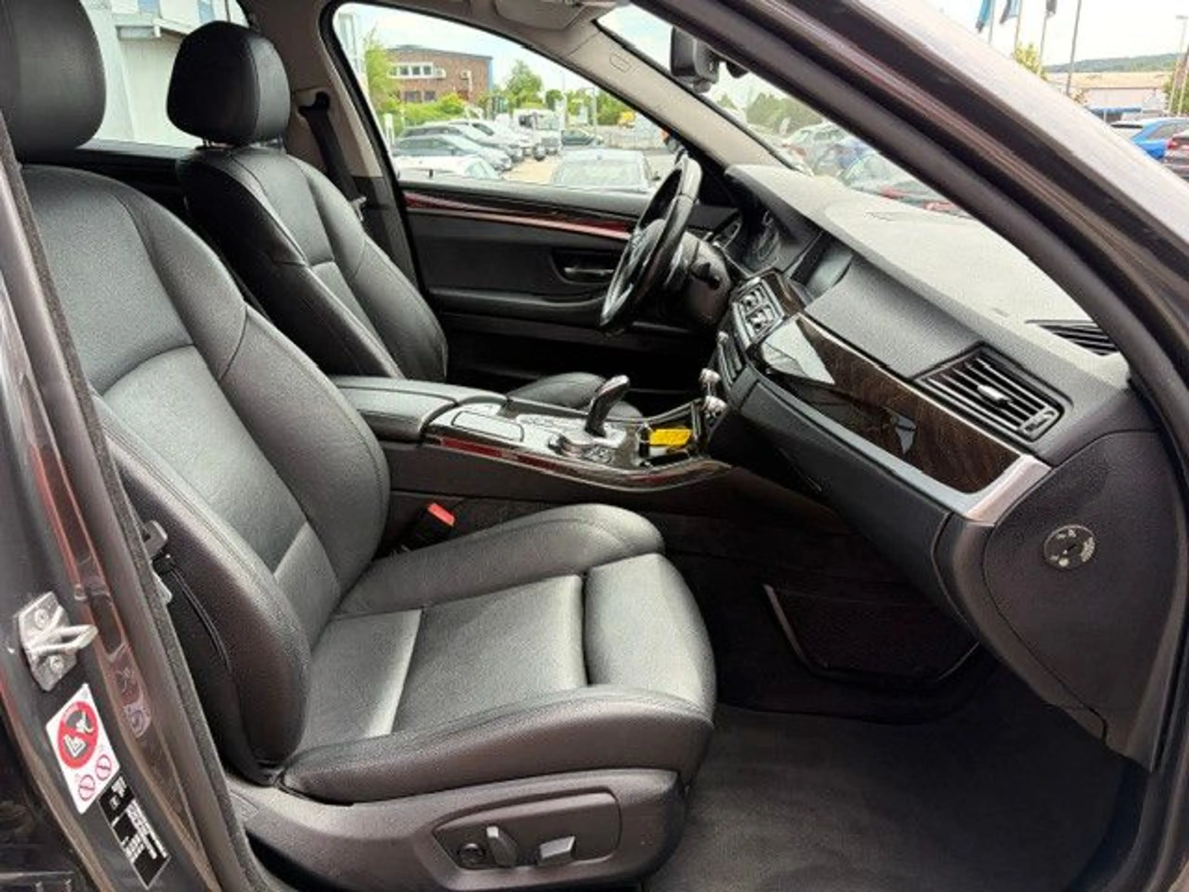 BMW 525 d xDrive AHK+Sportsitze+Leder+Pano+Navi-Prof. — photo 10