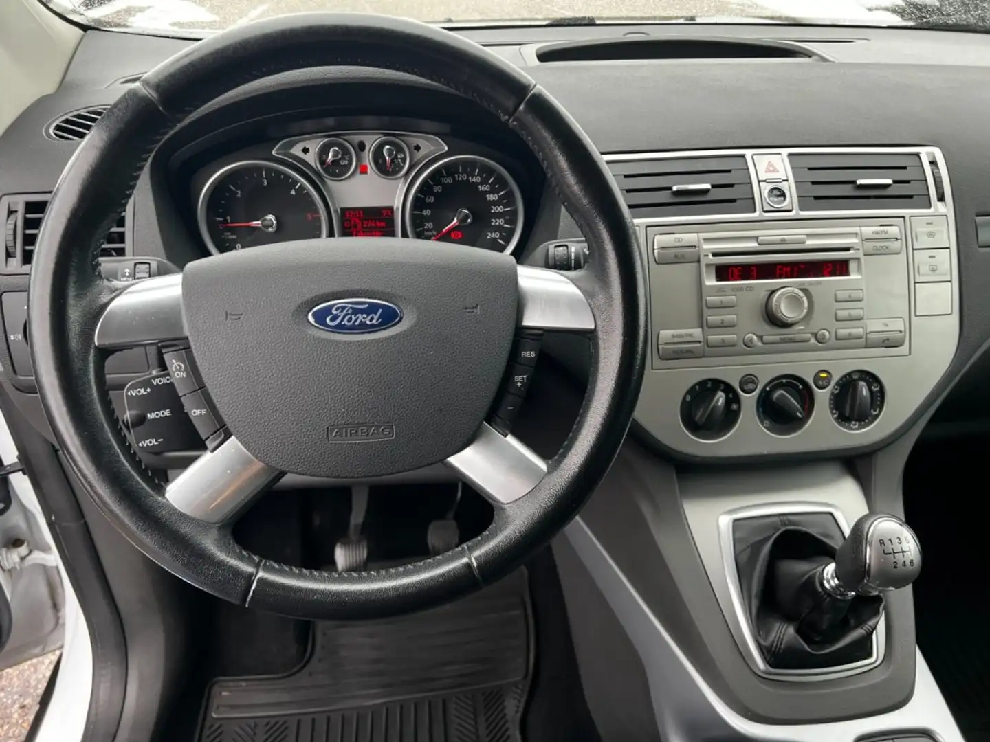 Ford Kuga Trend 2,0 TDCI DPF Weiß - 2