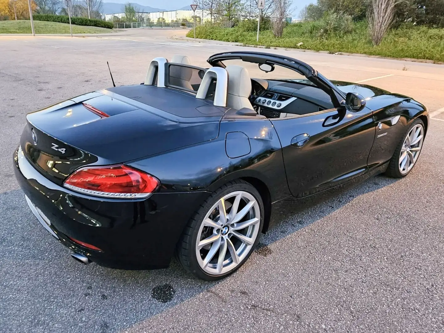 BMW Z4 sDrive 35i Schwarz - 2