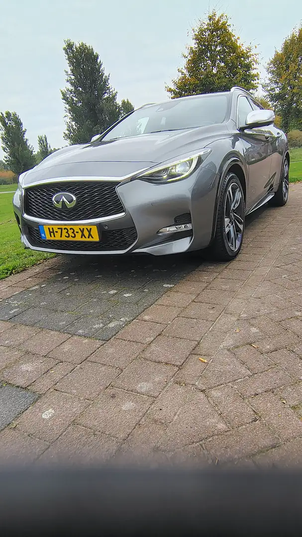 Infiniti Q30 sport - 1