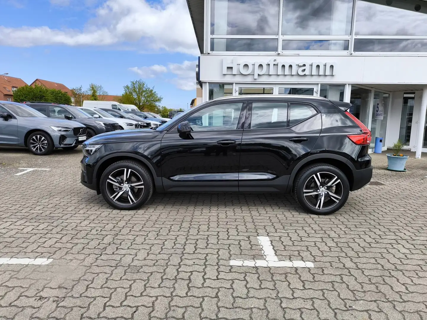 Volvo XC40 B3 (Benzin) Aut. Core Noir - 2