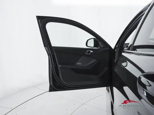 BMW 1 Series view 19