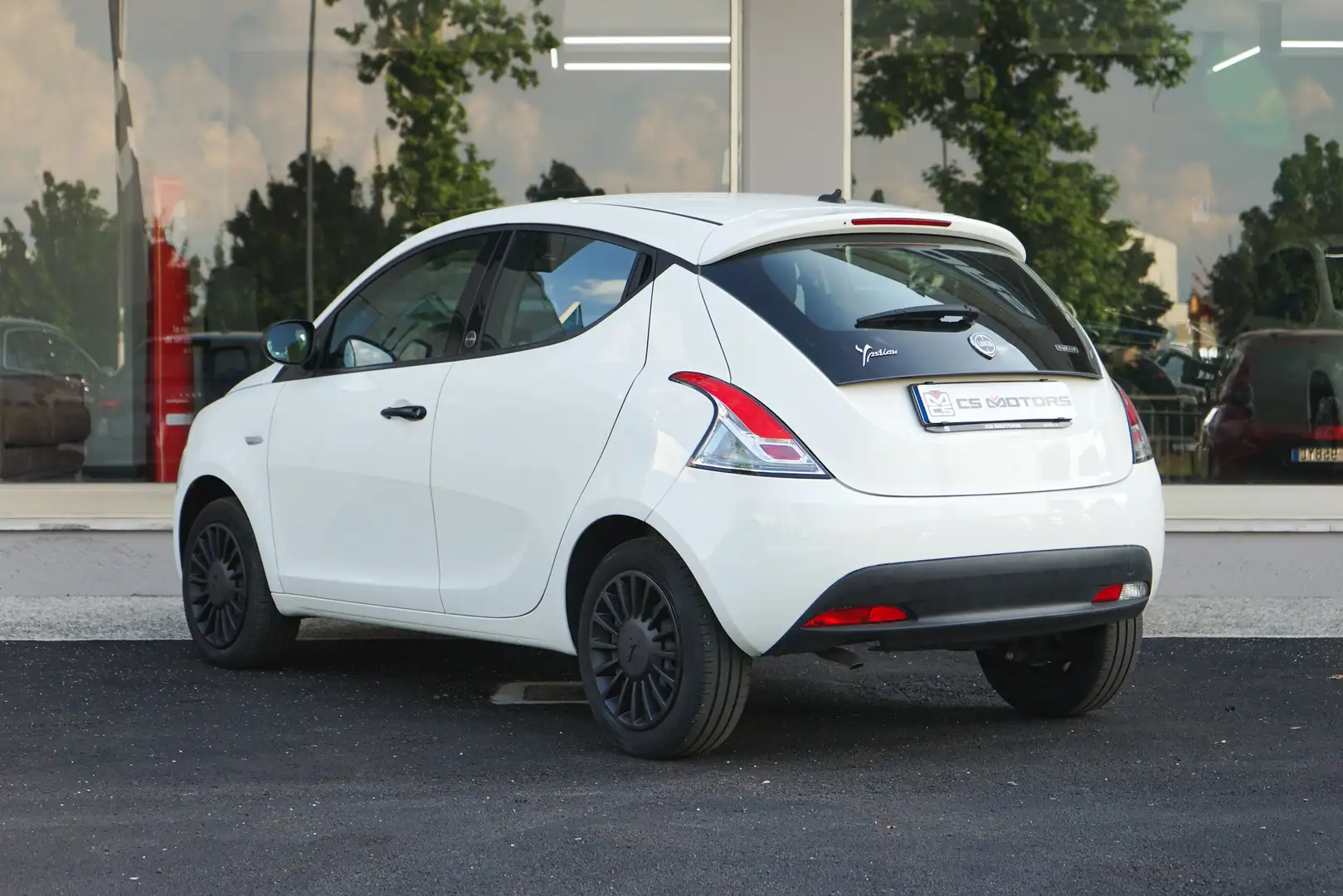 Lancia Ypsilon Ypsilon III 2015 1.2 Elefantino Blu Bianco - 2