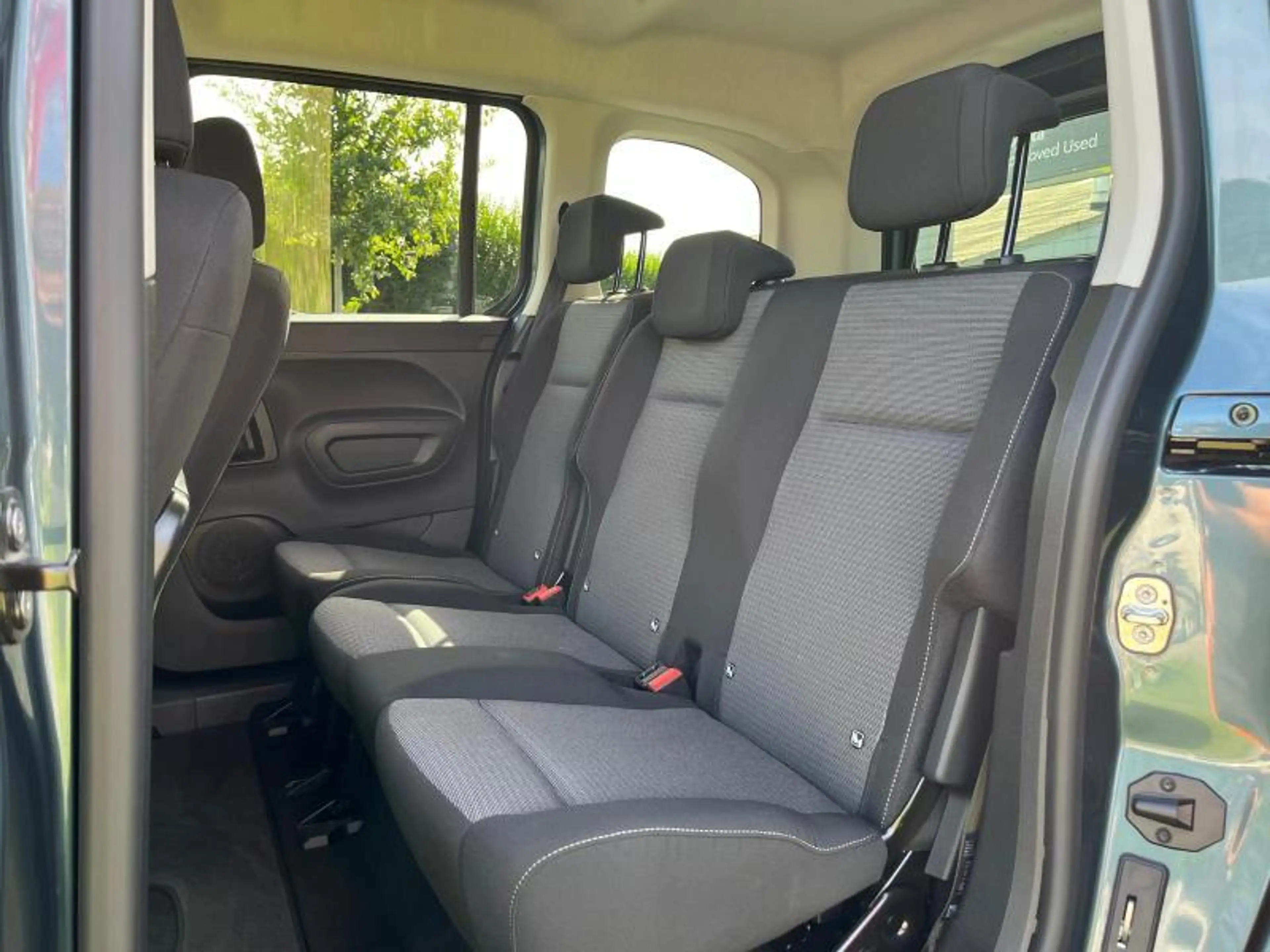 Toyota Verso 1.2 BENZ 6MT FAMILY SWB — photo 11