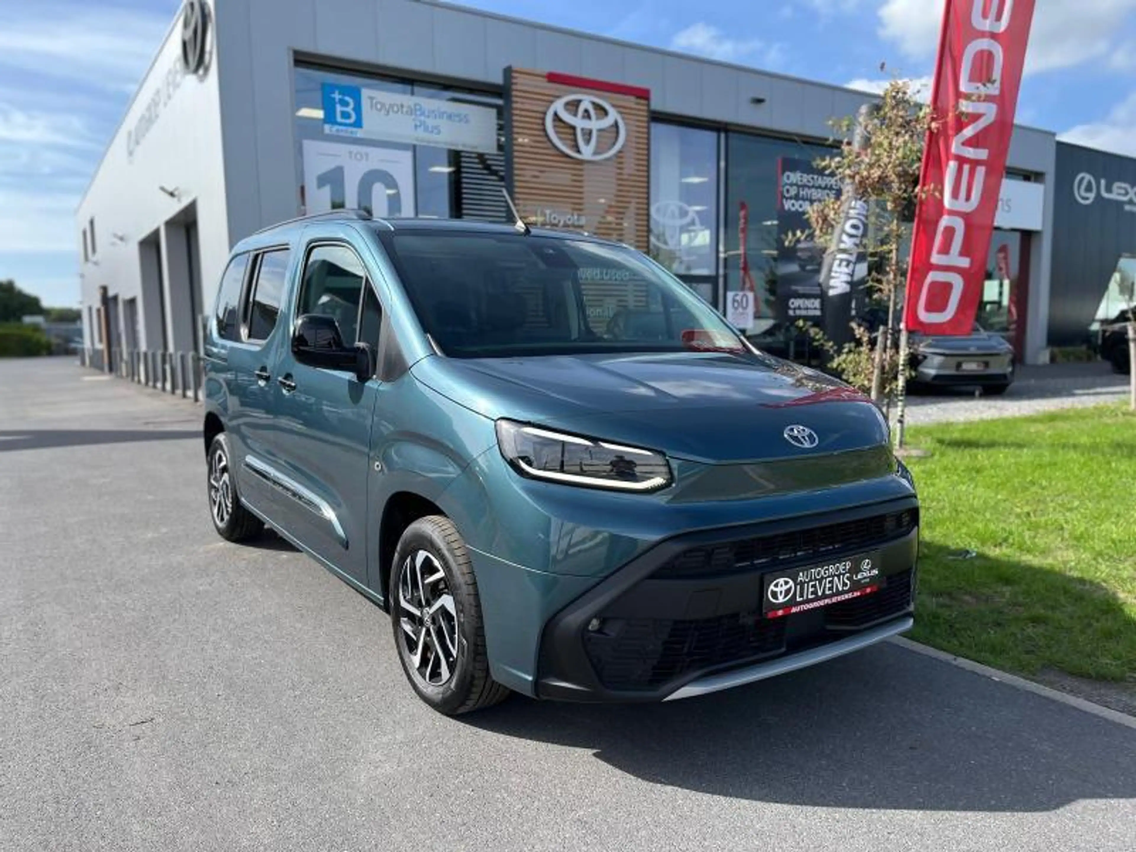 Toyota Verso 1.2 BENZ 6MT FAMILY SWB — photo 3