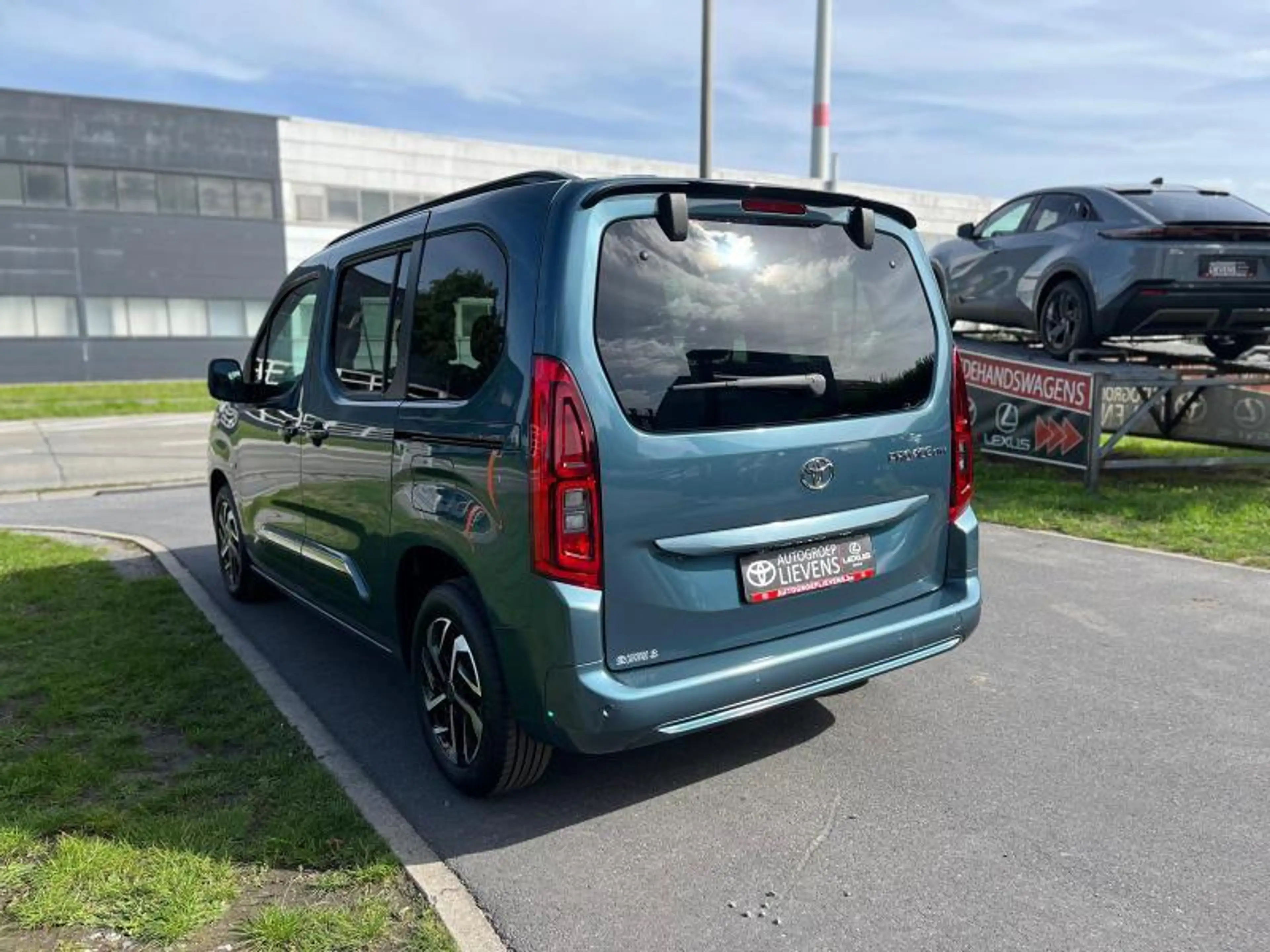 Toyota Verso 1.2 BENZ 6MT FAMILY SWB — photo 7