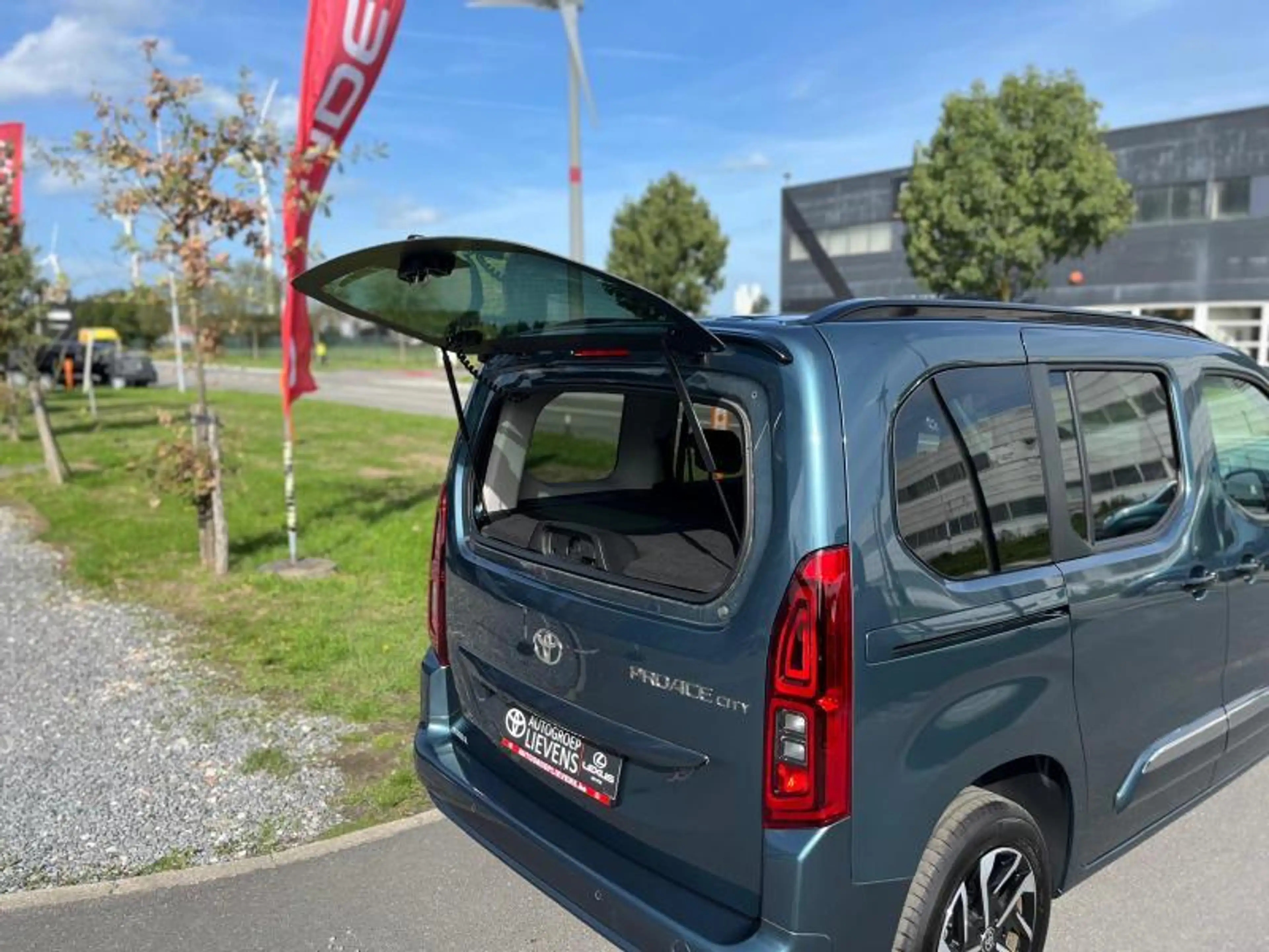 Toyota Verso 1.2 BENZ 6MT FAMILY SWB — photo 8