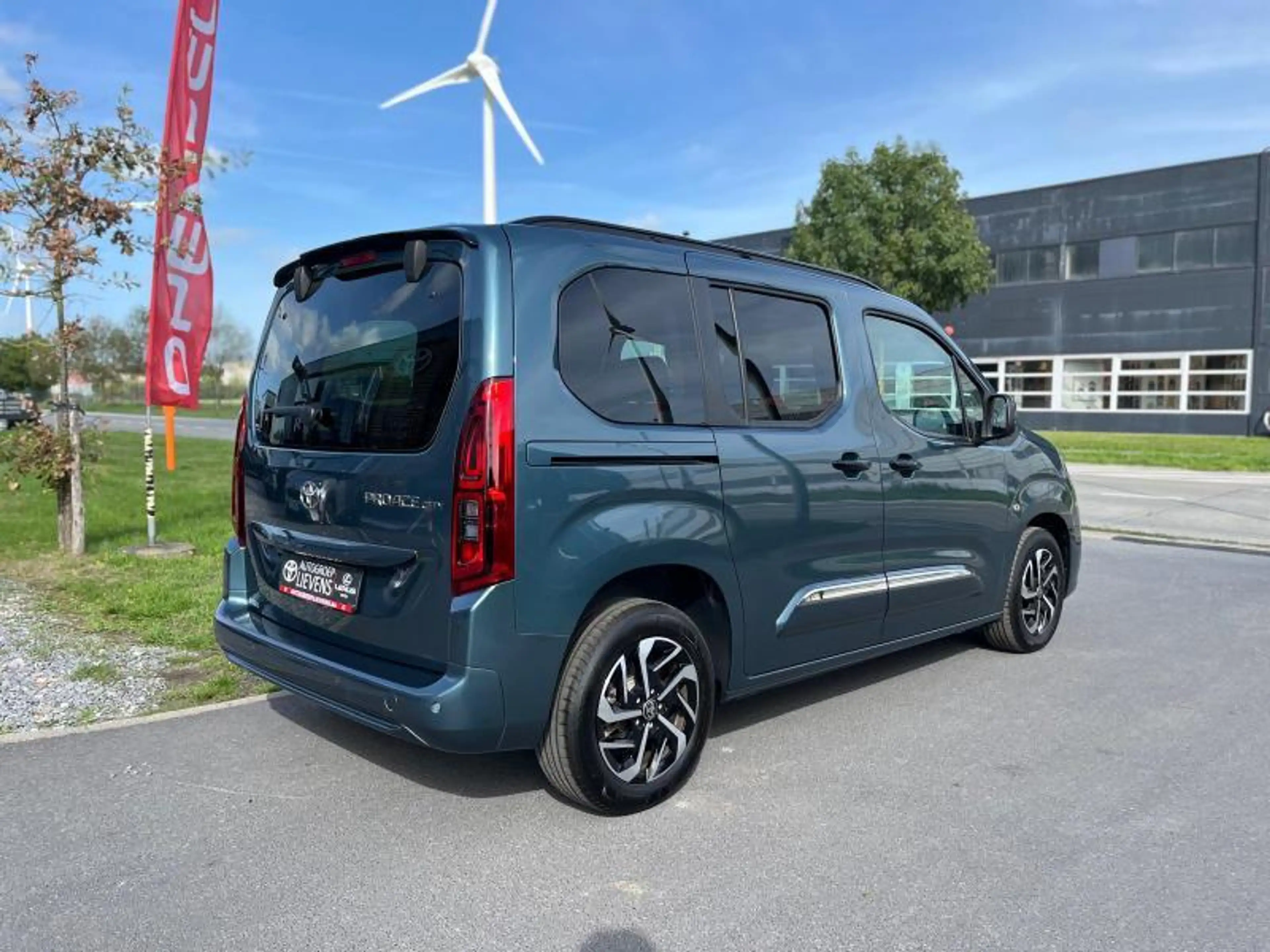Toyota Verso 1.2 BENZ 6MT FAMILY SWB — photo 5