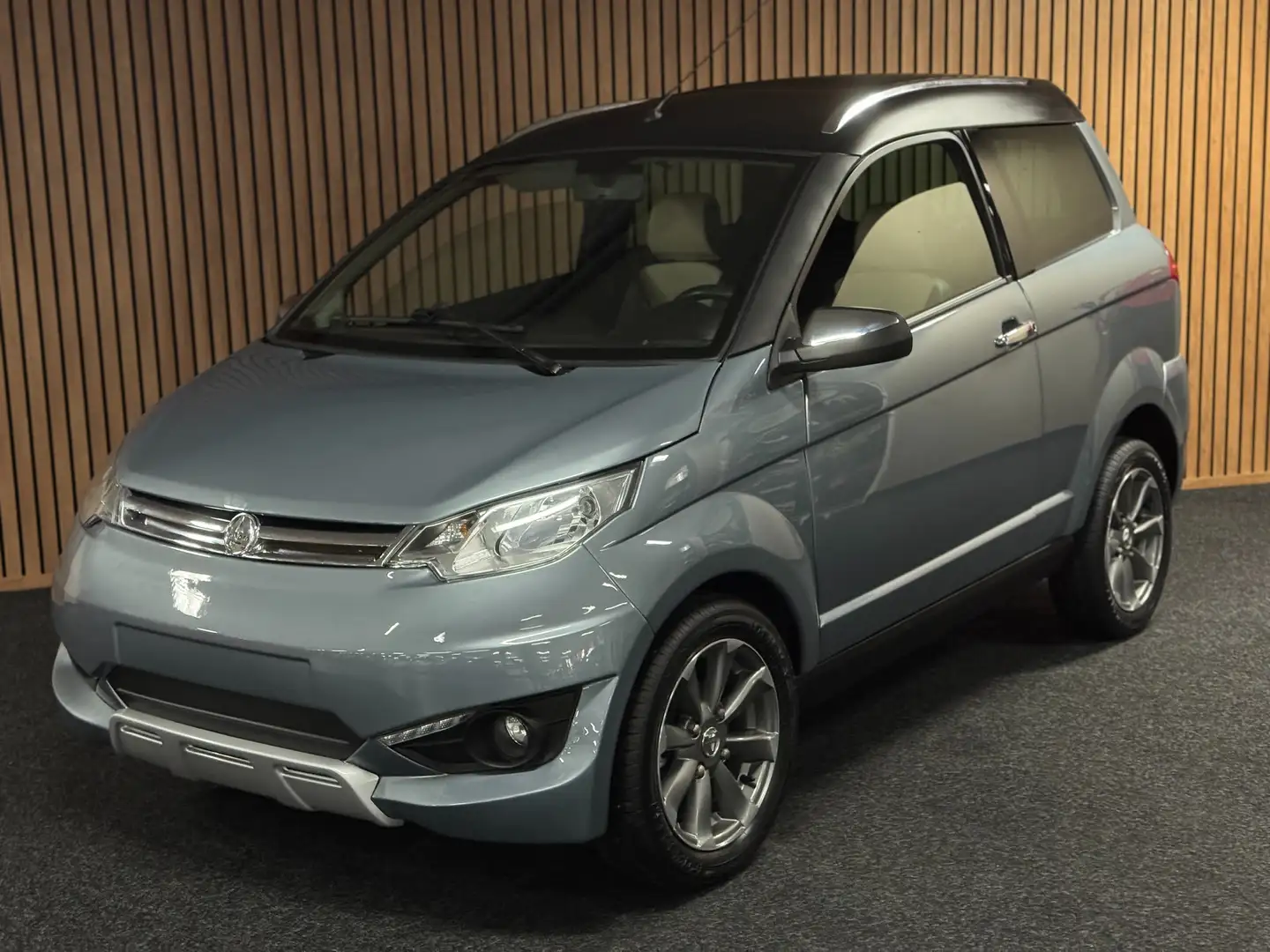 Aixam Crossover XXL Luxe Ausst. Rückfahrkamera Parkhilfe - 2