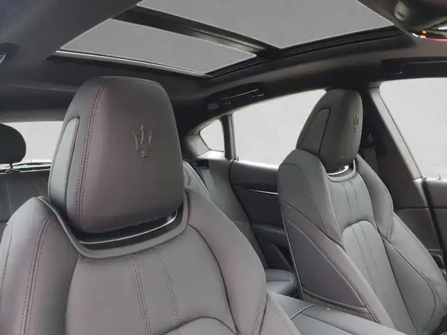 Maserati Levante view 10