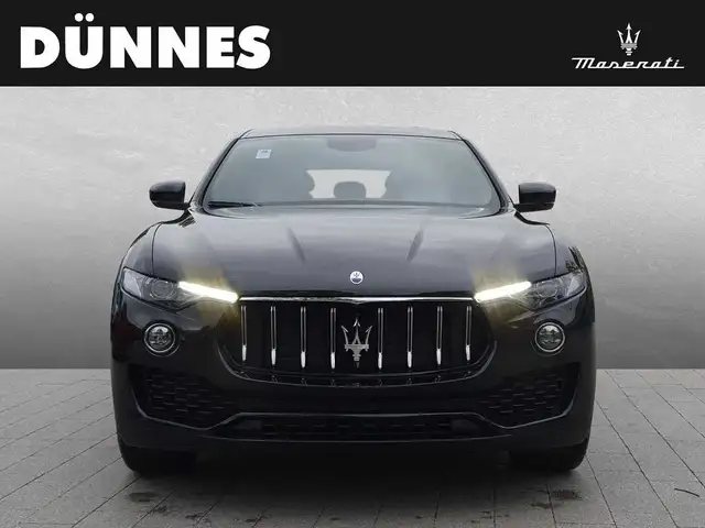 Maserati Levante view 8