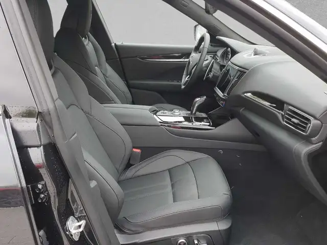 Maserati Levante view 3
