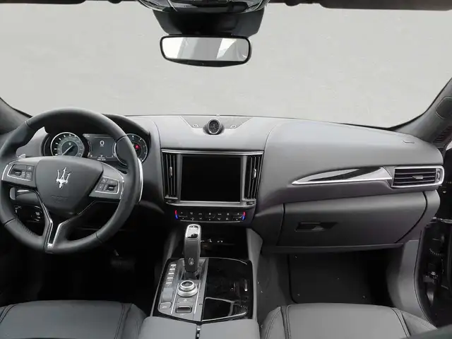 Maserati Levante view 4